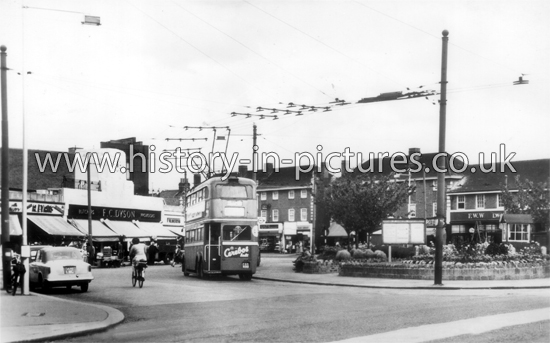 Bus Terminus, Chingford Mount, Chingford, London. c.1950's.